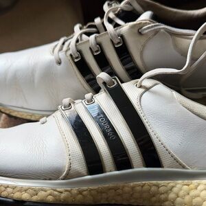 White and Black Men's Shoes Tour 360